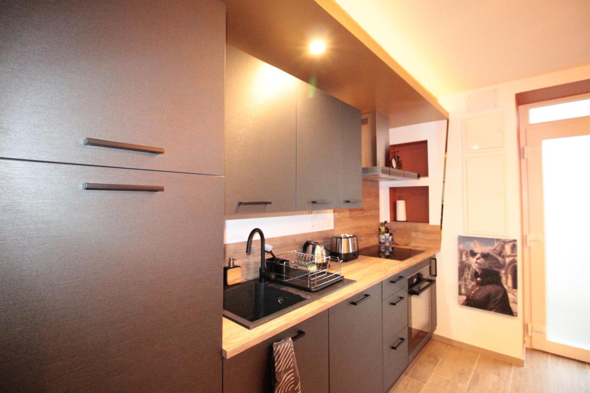 Luxury Studio, Rez De Chaussee, Parking Prive Video Surveillance, Canape Haute Qualite Convertible Couchage 2 Personnes, Centre Ville Proche, Restaurant, Boulangerie 2 Minutes A Pied, Terrasse - 800Metre Carre De Terrain - Gere Par Presta-Zen'Service Verdun-sur-Meuse Exterior photo