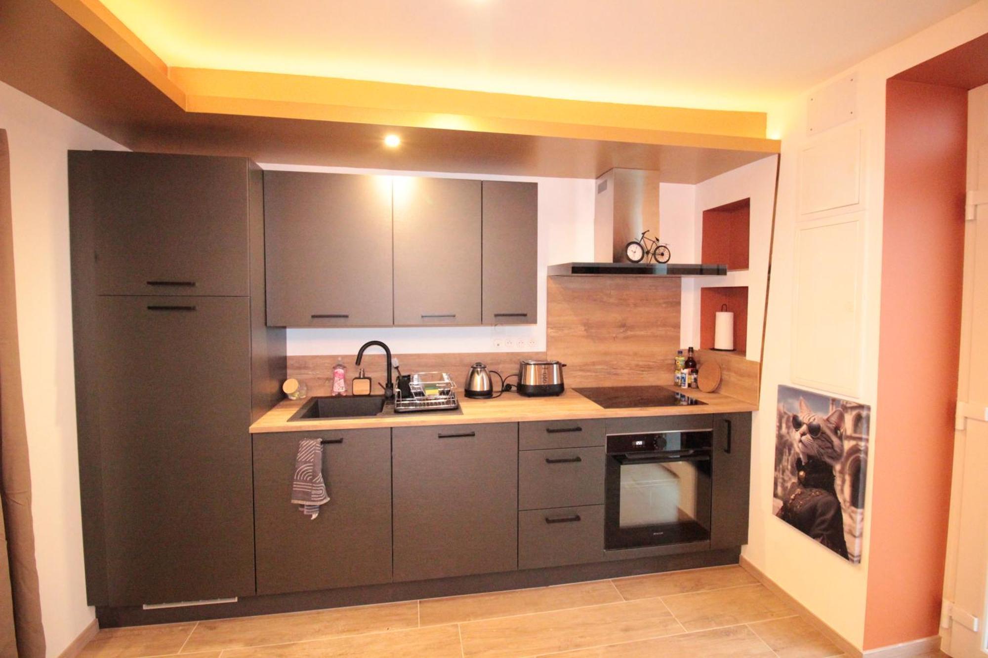 Luxury Studio, Rez De Chaussee, Parking Prive Video Surveillance, Canape Haute Qualite Convertible Couchage 2 Personnes, Centre Ville Proche, Restaurant, Boulangerie 2 Minutes A Pied, Terrasse - 800Metre Carre De Terrain - Gere Par Presta-Zen'Service Verdun-sur-Meuse Exterior photo