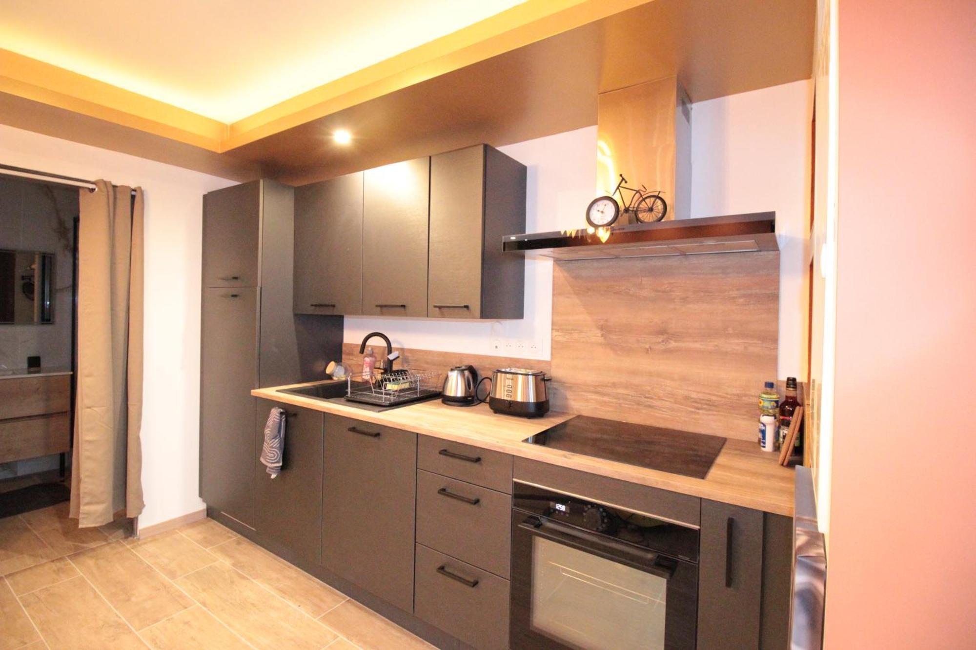 Luxury Studio, Rez De Chaussee, Parking Prive Video Surveillance, Canape Haute Qualite Convertible Couchage 2 Personnes, Centre Ville Proche, Restaurant, Boulangerie 2 Minutes A Pied, Terrasse - 800Metre Carre De Terrain - Gere Par Presta-Zen'Service Verdun-sur-Meuse Exterior photo