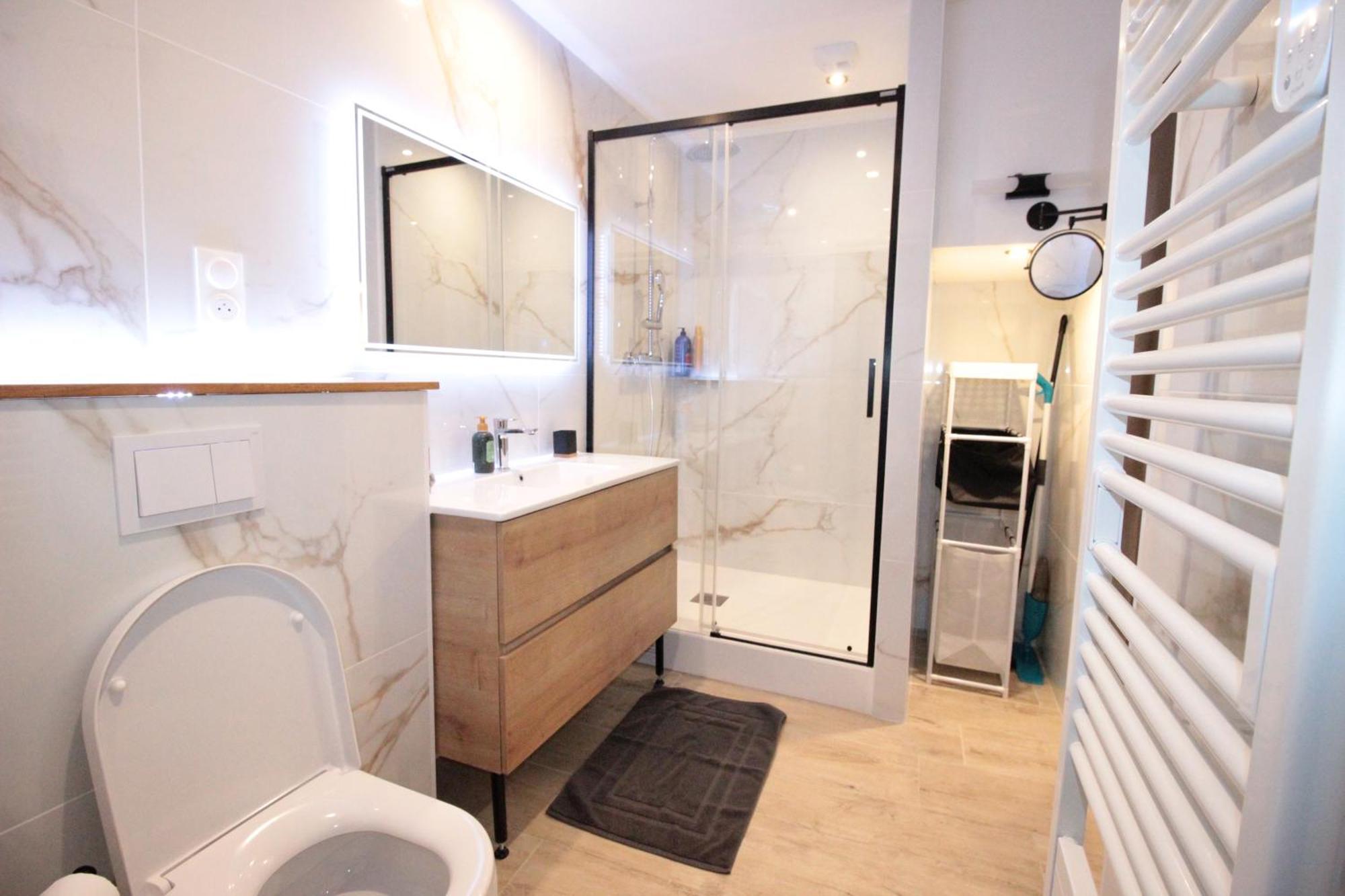 Luxury Studio, Rez De Chaussee, Parking Prive Video Surveillance, Canape Haute Qualite Convertible Couchage 2 Personnes, Centre Ville Proche, Restaurant, Boulangerie 2 Minutes A Pied, Terrasse - 800Metre Carre De Terrain - Gere Par Presta-Zen'Service Verdun-sur-Meuse Exterior photo