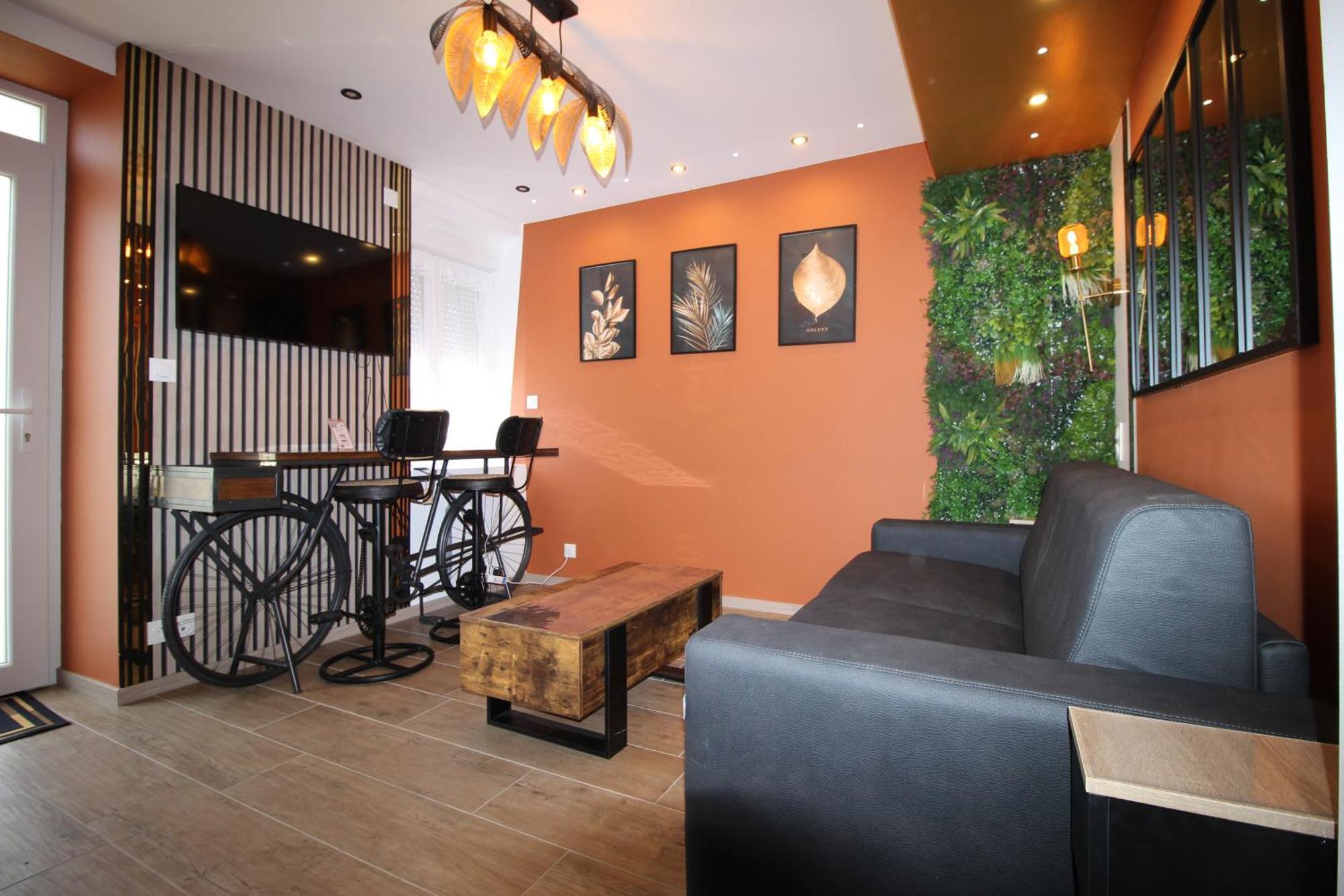Luxury Studio, Rez De Chaussee, Parking Prive Video Surveillance, Canape Haute Qualite Convertible Couchage 2 Personnes, Centre Ville Proche, Restaurant, Boulangerie 2 Minutes A Pied, Terrasse - 800Metre Carre De Terrain - Gere Par Presta-Zen'Service Verdun-sur-Meuse Exterior photo